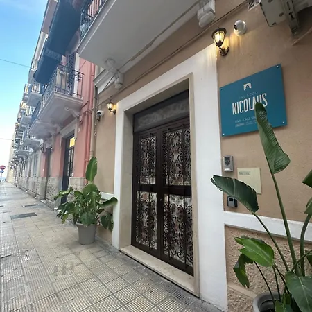 Palazzo Nicolaus Del Lungomare Couette-café 3*
